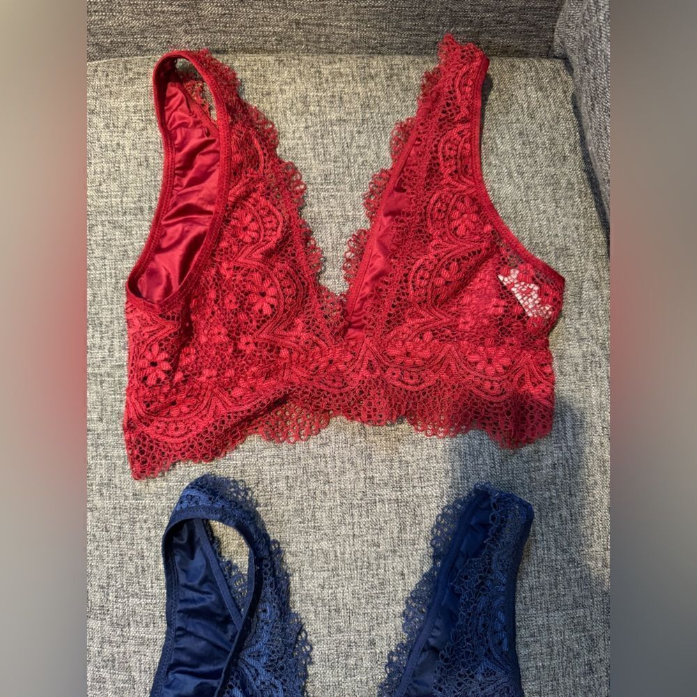 Two Victorias‎ Secret Lace Bras: Red and Blue size S - Picture 6 of 8